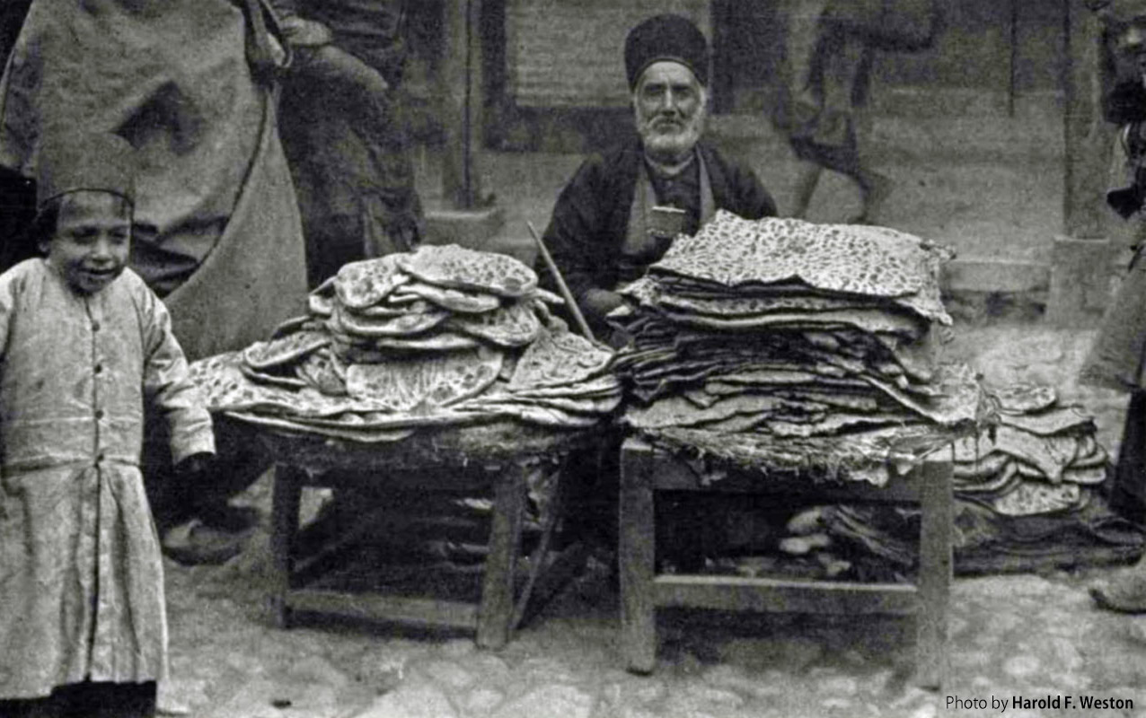 نانوایی در شیراز - سال 1300
