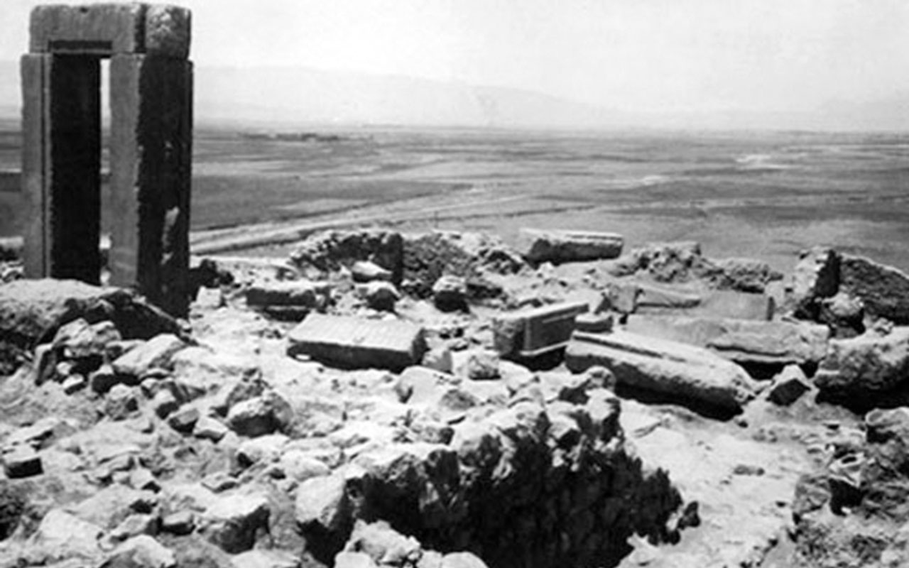 نمایی از سر در قصر ابونصر (۱۳۱۰–۱۳۱۲)