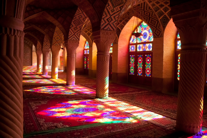 مسجد نصیر الملک از مساجد تاریخی شیراز است که در محله گودعربان و خیابان لطفعلی خان زند واقع شده است. این مسجد که از بناهای دوران قاجاریه است.